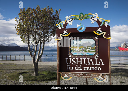 La ville signe d'Ushuaia, la ville la plus méridionale de la planète, en Patagonie, Argentine. Fin del Mundo ou fin du monde. Banque D'Images
