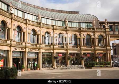 Harrogate Yorkshire Angleterre UK centre commercial Victoria crescent extérieur de l'immeuble au centre ville Banque D'Images