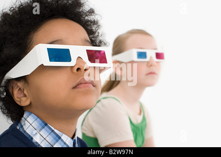 Garçon et fille en 3D sans lunettes Banque D'Images