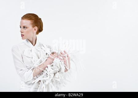 Une businesswoman holding shredded paper Banque D'Images