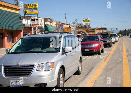 Trafic dans West Yellowstone au Montana Banque D'Images