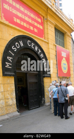 Le musée de la prison Hoa Lo Entrée une fois connue sous le nom de Hilton Hanoi Hanoi Vietnam Banque D'Images