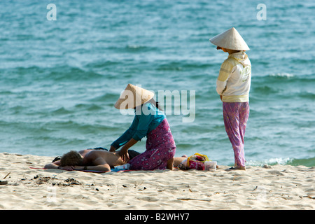 Parasols sur la plage, l'île de Phu Quoc Vietnam Banque D'Images