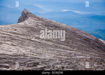 Sabah Malaisie Bornéo Parc National de Kinabalu Le paysage spectaculaire du Mont Kinabalu, le plus haut sommet en S E Asia Banque D'Images