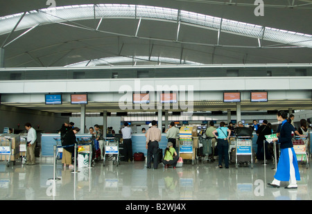 Terminal Passagers moderne l'aéroport Tan Son Nhat à Ho Chi Minh City Vietnam Banque D'Images