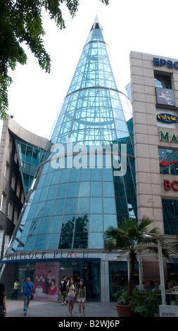 Wheelock Place Pyramide de verre vue sur Orchard Road, artère commerçante de Singapour Banque D'Images