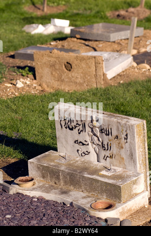 Vandales racistes profané 11 tombes musulmanes dans le cimetière de l'église St Mary s à l'Église Route Verte Bletchley Banque D'Images