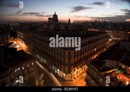 Une antenne vue du coucher de soleil de La Havane à Cuba, vue de l'immeuble. Barcardi Banque D'Images