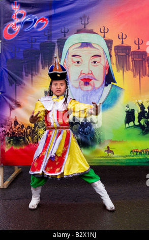 Semaine de la Lantern Festival célébrant le 800e anniversaire ou l'État de Mongolie. Danseur traditionnel, la Mongolie, l'Asie Banque D'Images