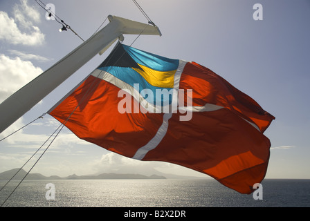 Bahamas Ensign civile drapeau sur le registre des navires de croisière de célébrité Dynasty dans les Caraïbes Banque D'Images