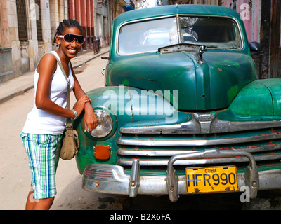 La Havane Vieja, la vieille ville, jeune femme cubaine Banque D'Images