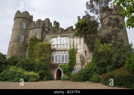 Le pittoresque château de Malahide, les parties les plus anciennes datant du 12ème siècle, Malahide, Dublin, Irlande Banque D'Images