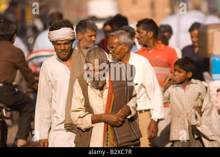 Scène de rue d'Agra, la Ville d'Agra, Uttar Pradesh, Inde, sous-continent indien, en Asie Banque D'Images