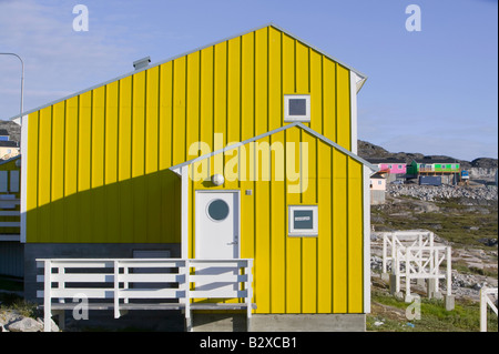 Maisons colorées à Illulisat sur le Groenland Banque D'Images