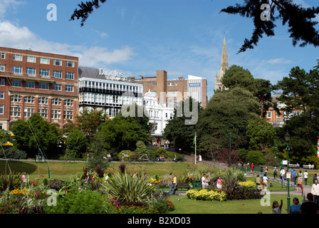 Central Gardens et centre-ville de Bournemouth dans le sud de l'Angleterre UK Banque D'Images