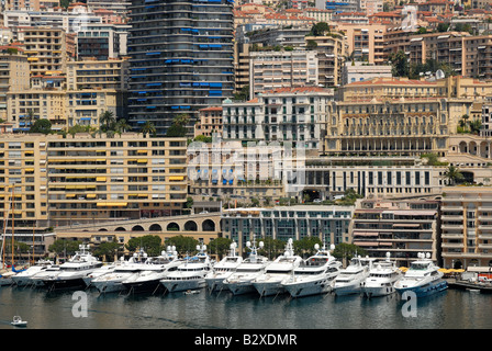 Des yachts de luxe dans le port de Monaco Banque D'Images