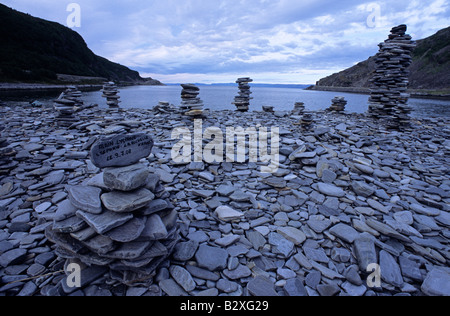 La Norvège Fjord près de Repvag pierres plates conctructions towers Banque D'Images