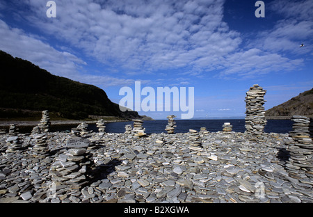 La Norvège Fjord près de Repvag pierres plates conctructions towers Banque D'Images