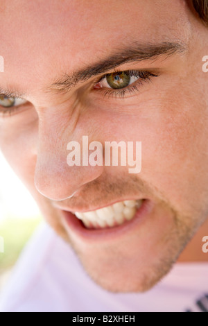 Head shot of man scowling Banque D'Images