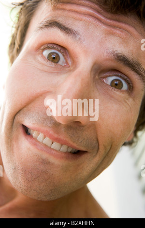 Head shot of man smiling Banque D'Images