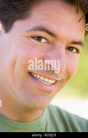 Head shot of man smiling Banque D'Images