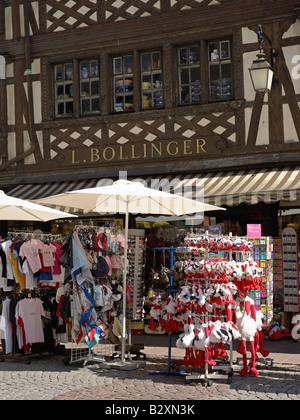 Boutique de souvenirs touristiques STRASBOURG ALSACE FRANCE Banque D'Images