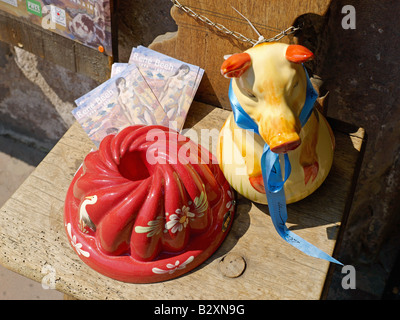 L'ARTISANAT EN CÉRAMIQUE LOCALE ET DE SOUVENIRS DE LA PETITE FRANCE STRASBOURG ALSACE FRANCE Banque D'Images