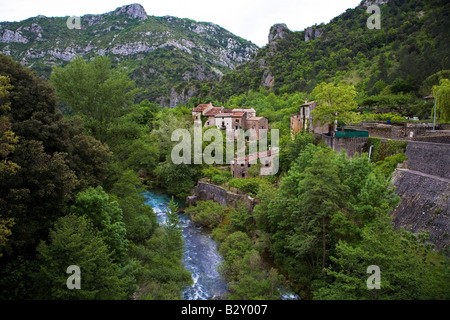 Madieres Village, dans les gorges de la vis, Languedoc-Roussillon, France Banque D'Images