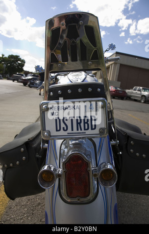 La plaque d'immatriculation personnalisée Nebraska lecture 'Disturbed' sur la moto à la 67ème rapport annuel Sturgis Motorcycle Rally, SD Banque D'Images