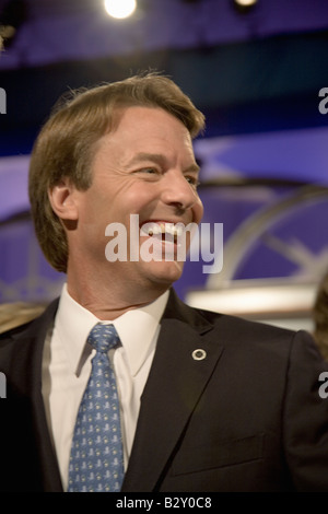 L'ancien sénateur et candidat à la présidence John Edwards smiling at Iowa débat présidentiel démocratique, Drake University Banque D'Images