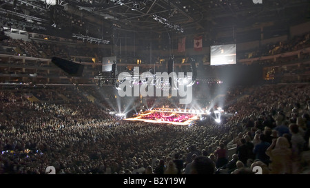 Sold out foule pour Barbara Streisand concert au Staples Center, Los Angeles, Californie Banque D'Images