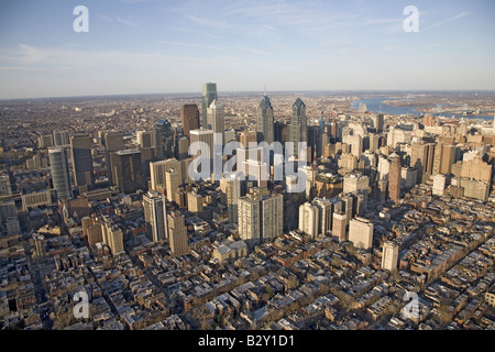 Le coucher de soleil sur Philiadelphia aérienne, New York, la ville de l'amour fraternel Banque D'Images