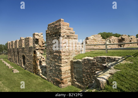 Ruines de Old Grist Mill dans Falls Park sur la rivière Big Sioux, Sioux Falls, Dakota du Sud. Banque D'Images