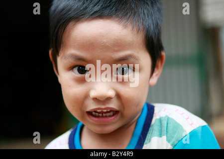 Vietnamien à un petit village dans la vallée de la rivière Rouge, le nord-est du Vietnam. Banque D'Images