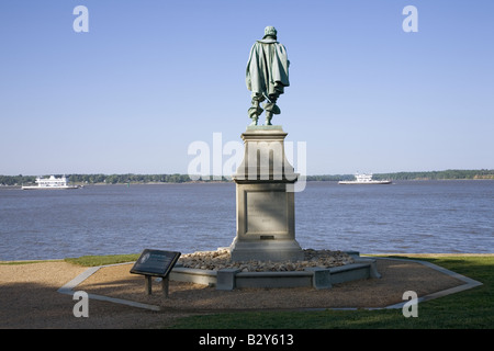 Statue de William Couper en 1909 du capitaine John Smith située à Fort James, Jamestown Island Banque D'Images