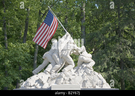 Réplique d'Iwo Jima statue près de National Museum of the Marine Corps Base du Corps des Marines à Quantico +B2, VA Banque D'Images