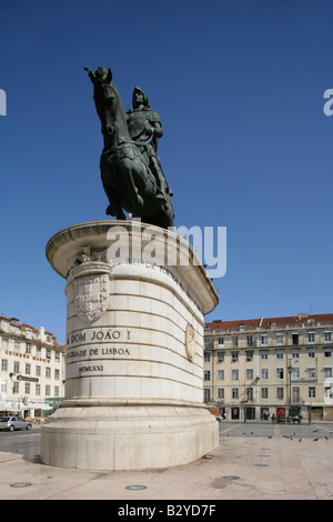 Statue de Dom Joao I, Roi du Portugal, à Praca da Figueira, Lisbonne, Portugal. Banque D'Images