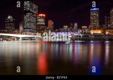 Arc-en-ciel de couleurs dans le fleuve de Brisbane, Queensland, Australie Banque D'Images