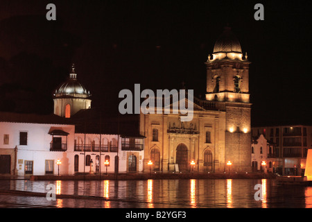 Cathedral, Plaza de Bolivar par nuit, Tunja, Boyacá, Colombie, Amérique du Sud Banque D'Images