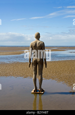 L'un d'Antony Gormley a une autre place chiffres Banque D'Images