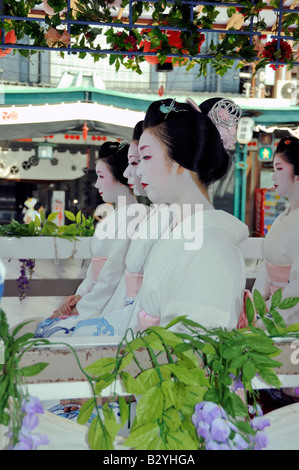 Les femmes japonaises au Gion Matsuri, Kyoto, Japon Banque D'Images