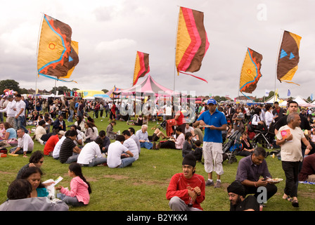 Vue générale de la foule à la London Mela Dimanche 10 août 2008 Gunnersbury Park Londres W3 Banque D'Images