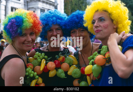 Les participants à un carnaval coloré à Londres. Banque D'Images