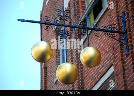 Prêteur sur gage's golden balls, Chelmsford, Essex, Angleterre, Royaume-Uni Banque D'Images