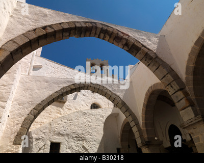 Patmos Grèce Arches et Bells au Monastère de Saint John le théologien Banque D'Images