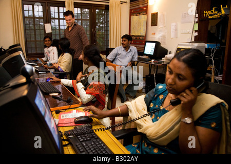 Un petit bureau à Bangalore, Inde. Banque D'Images