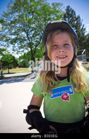 Fille en Skate Park Banque D'Images