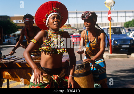 Les tribu ethnique dans les rues de Johannesburg en Afrique du Sud. Banque D'Images