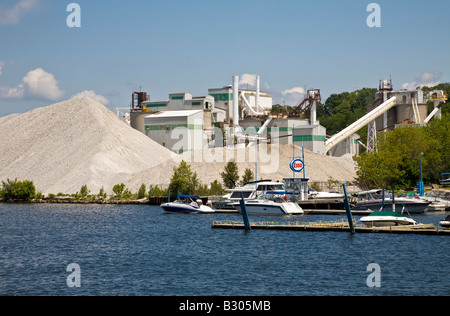 Agrégat de silice travaille à Midland, en Ontario, Canada. Debout à côté de l'extrémité sud de la baie Georgienne. Banque D'Images