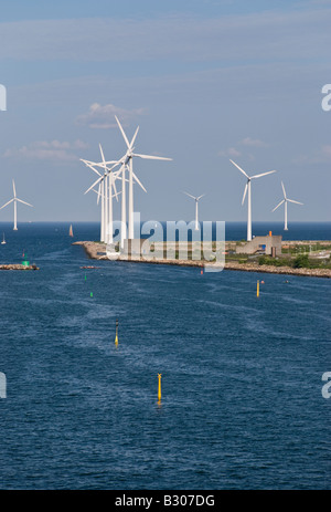 Éoliennes de l'entrée du port de Copenhague Banque D'Images